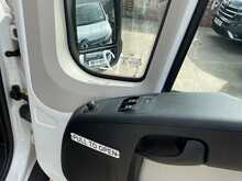 Peugeot Boxer 2.0 BlueHDi 440 17 Seat Minibus Diesel Manual L4 H2 Euro 6 (130 ps) 