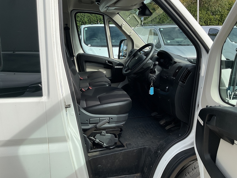 Peugeot 2.0 BlueHDi 440 17 Seat Minibus Diesel Manual L4 H2 Euro 6 (130 ps)