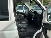 Peugeot Boxer 2.0 BlueHDi 440 17 Seat Minibus Diesel Manual L4 H2 Euro 6 (130 ps) 