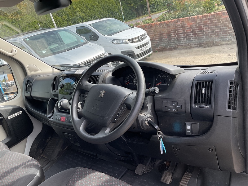 Peugeot 2.0 BlueHDi 440 17 Seat Minibus Diesel Manual L4 H2 Euro 6 (130 ps)