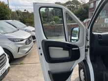 Peugeot Boxer 2.0 BlueHDi 440 17 Seat Minibus Diesel Manual L4 H2 Euro 6 (130 ps) 
