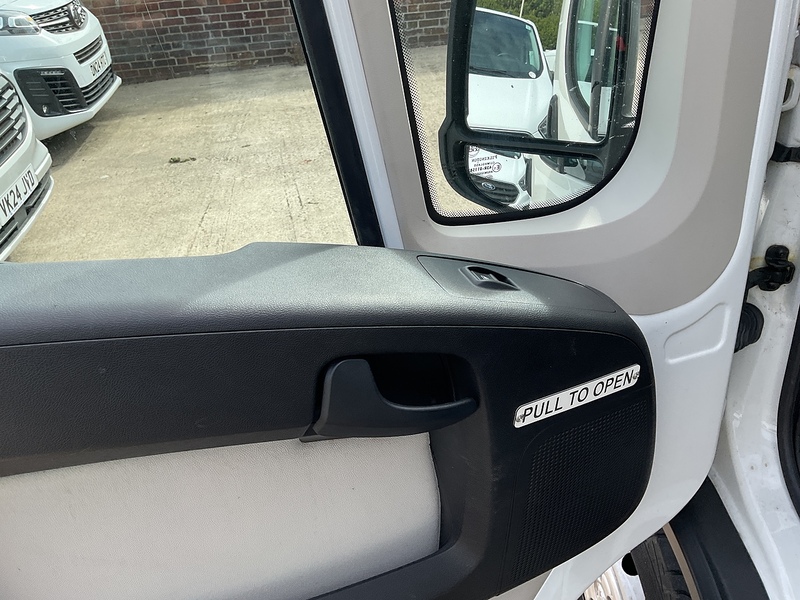 Peugeot 2.0 BlueHDi 440 17 Seat Minibus Diesel Manual L4 H2 Euro 6 (130 ps)