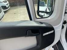 Peugeot Boxer 2.0 BlueHDi 440 17 Seat Minibus Diesel Manual L4 H2 Euro 6 (130 ps) 