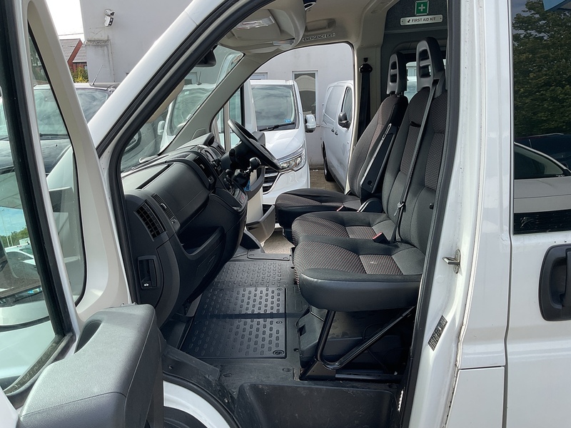 Peugeot 2.0 BlueHDi 440 17 Seat Minibus Diesel Manual L4 H2 Euro 6 (130 ps)