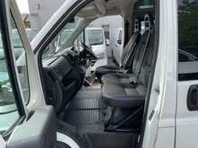 Peugeot Boxer 2.0 BlueHDi 440 17 Seat Minibus Diesel Manual L4 H2 Euro 6 (130 ps) 