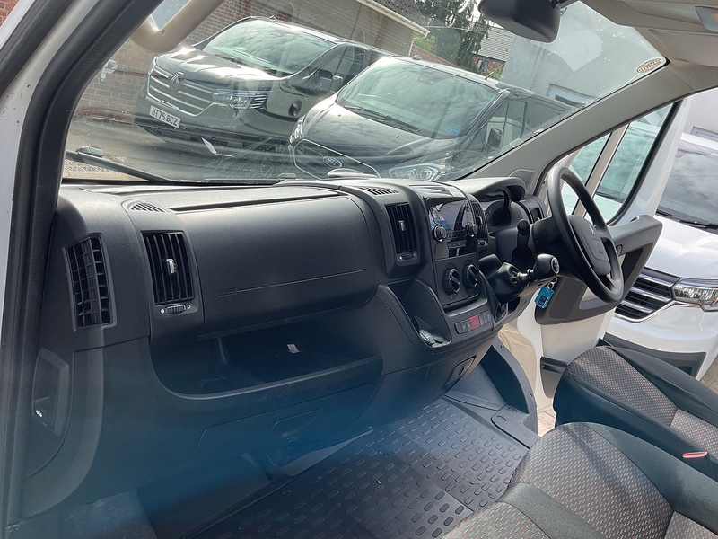 Peugeot 2.0 BlueHDi 440 17 Seat Minibus Diesel Manual L4 H2 Euro 6 (130 ps)