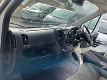 Peugeot Boxer 2.0 BlueHDi 440 17 Seat Minibus Diesel Manual L4 H2 Euro 6 (130 ps) 
