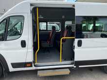 Peugeot Boxer 2.0 BlueHDi 440 17 Seat Minibus Diesel Manual L4 H2 Euro 6 (130 ps) 