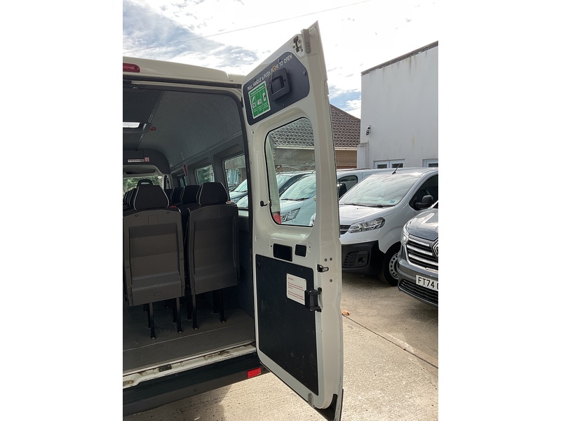 Peugeot 2.0 BlueHDi 440 17 Seat Minibus Diesel Manual L4 H2 Euro 6 (130 ps)
