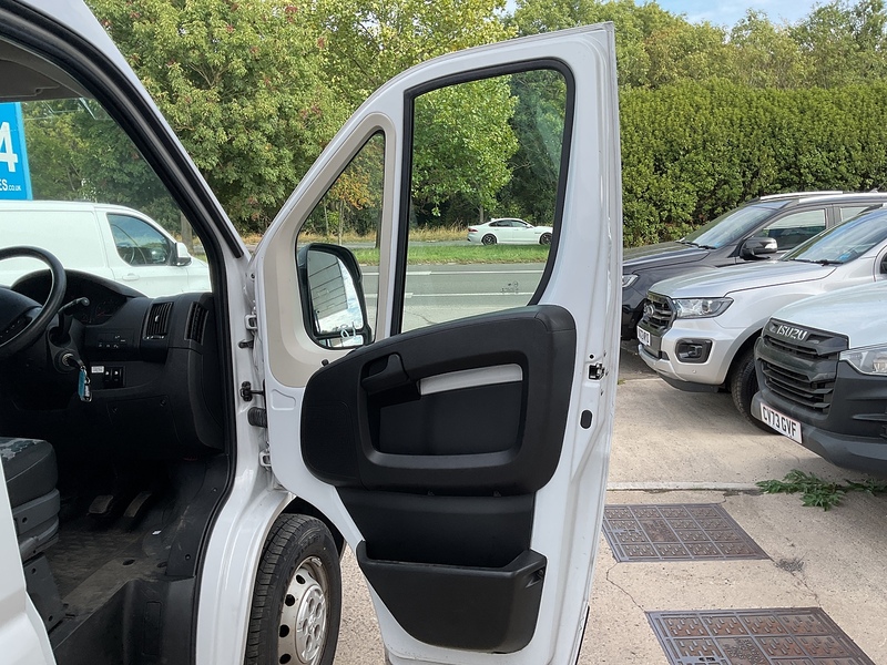 Peugeot 2.2 BlueHDi 335 Professional 14 Seat Minibus Diesel Manual L3 H2 Euro 6 (s/s) (140 ps)