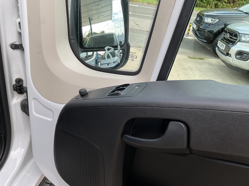 Peugeot 2.2 BlueHDi 335 Professional 14 Seat Minibus Diesel Manual L3 H2 Euro 6 (s/s) (140 ps)