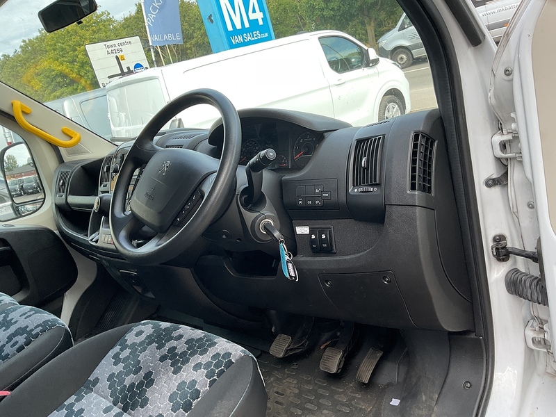 Peugeot 2.2 BlueHDi 335 Professional 14 Seat Minibus Diesel Manual L3 H2 Euro 6 (s/s) (140 ps)