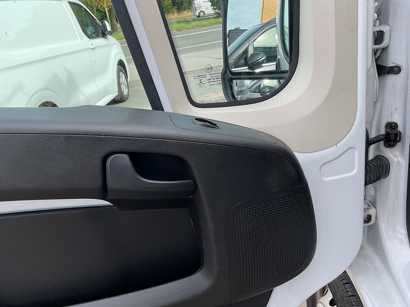 Peugeot 2.2 BlueHDi 335 Professional 14 Seat Minibus Diesel Manual L3 H2 Euro 6 (s/s) (140 ps)