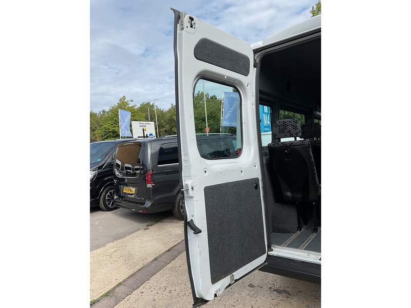 Peugeot 2.2 BlueHDi 335 Professional 14 Seat Minibus Diesel Manual L3 H2 Euro 6 (s/s) (140 ps)