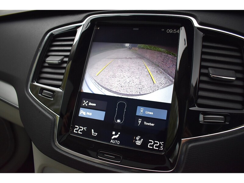Volvo XC90 h T8 Twin Engine Momentum Pro - U1324