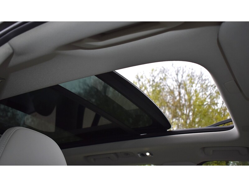 Volvo XC90 h T8 Twin Engine Momentum Pro - U1324