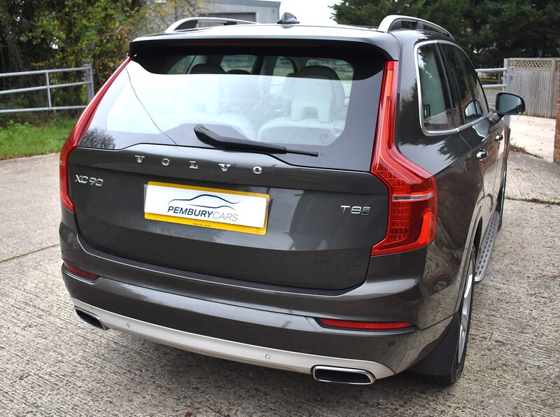 Volvo XC90 h T8 Twin Engine Momentum Pro - U1324