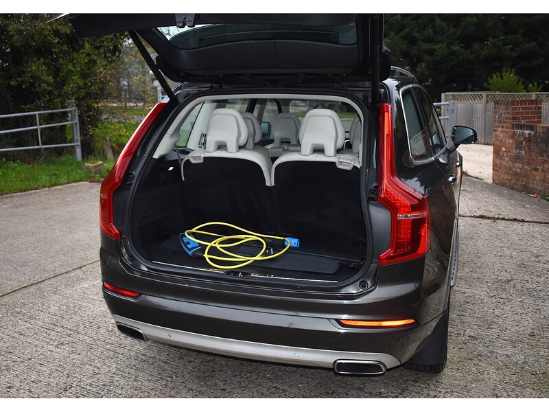 Volvo XC90 h T8 Twin Engine Momentum Pro - U1324