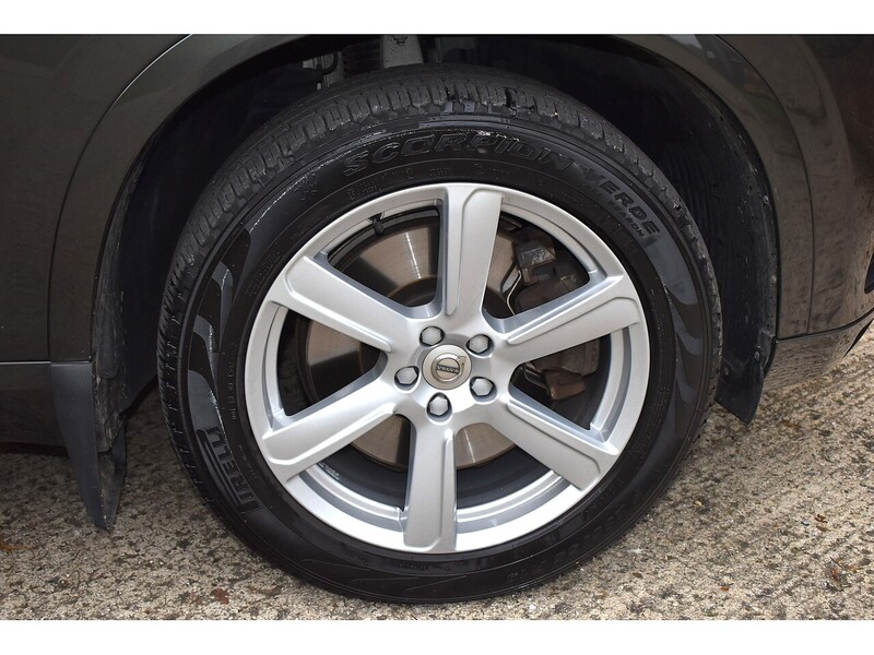 Volvo XC90 h T8 Twin Engine Momentum Pro - U1324