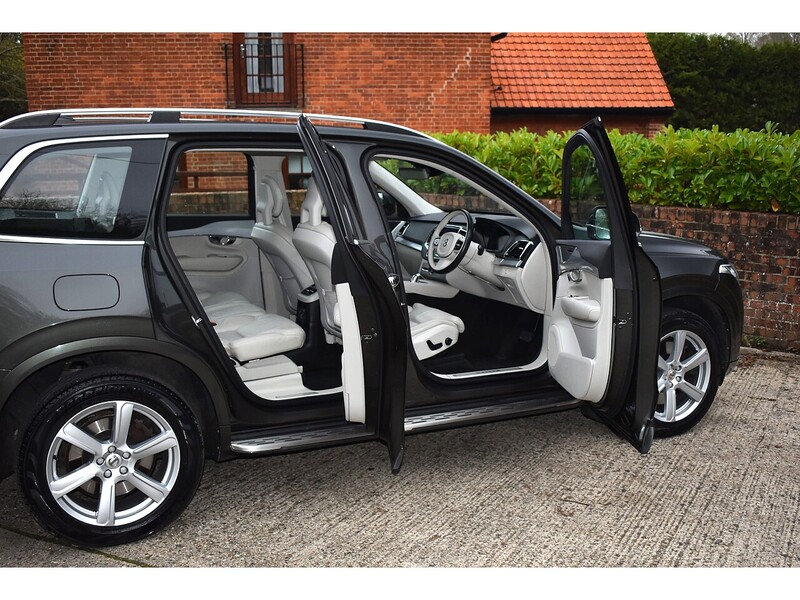 Volvo XC90 h T8 Twin Engine Momentum Pro - U1324