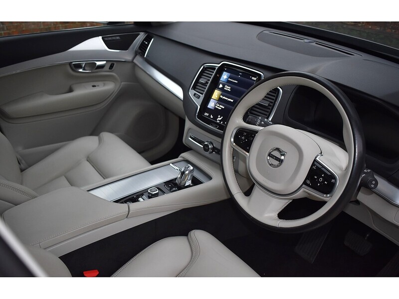 Volvo XC90 h T8 Twin Engine Momentum Pro - U1324