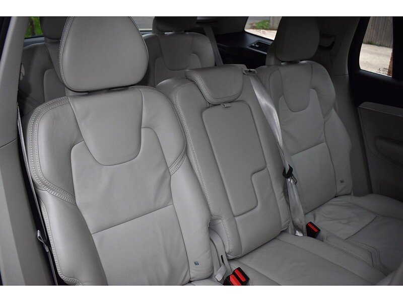 Volvo XC90 h T8 Twin Engine Momentum Pro - U1324