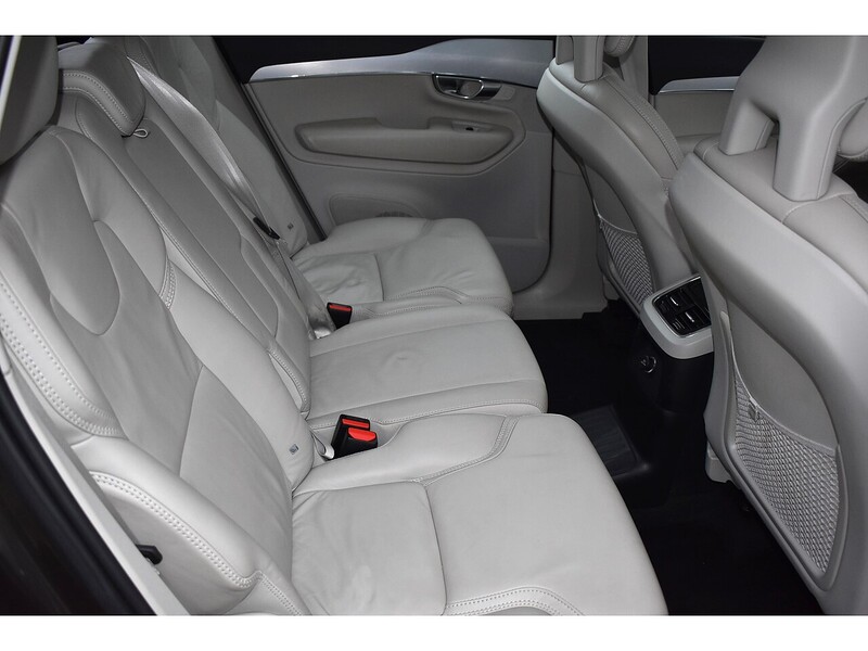 Volvo XC90 h T8 Twin Engine Momentum Pro - U1324