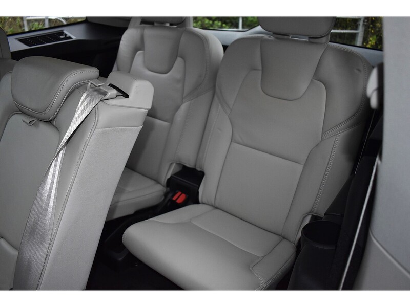 Volvo XC90 h T8 Twin Engine Momentum Pro - U1324