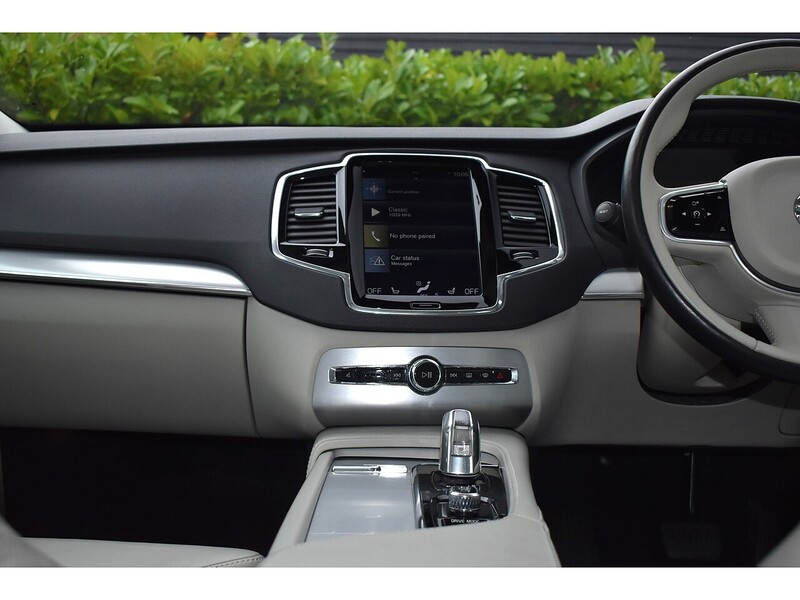 Volvo XC90 h T8 Twin Engine Momentum Pro - U1324