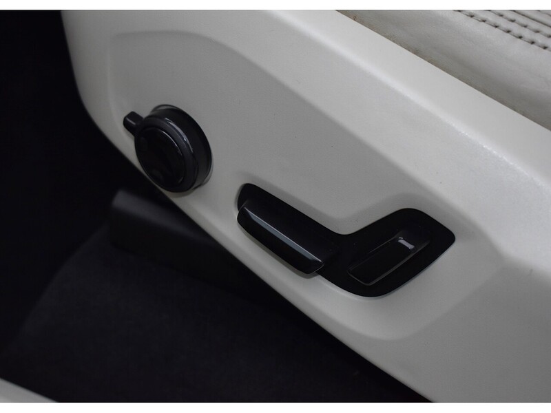 Volvo XC90 h T8 Twin Engine Momentum Pro - U1324