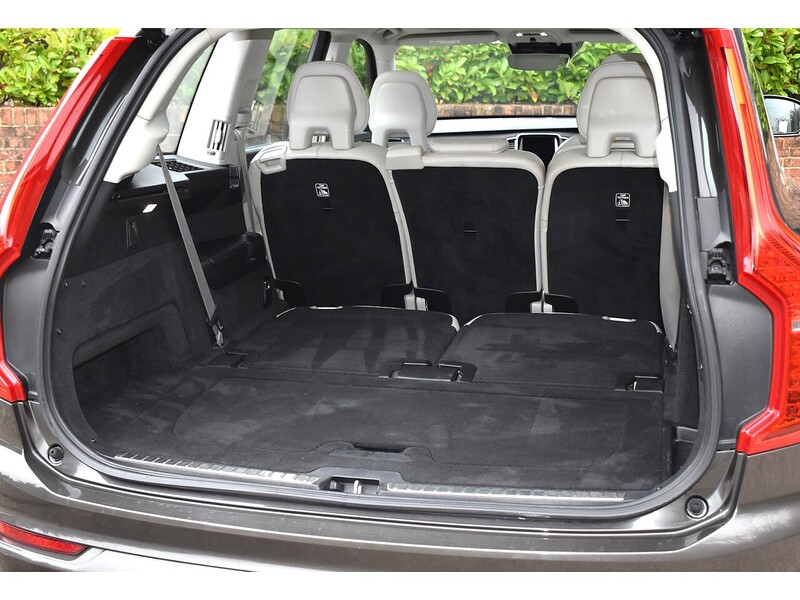 Volvo XC90 h T8 Twin Engine Momentum Pro - U1324