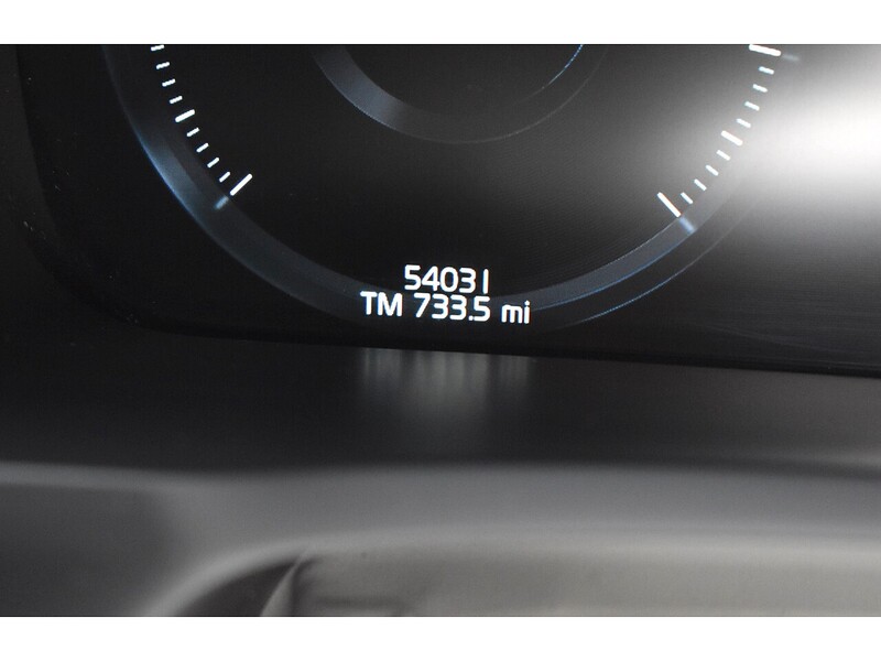 Volvo XC90 h T8 Twin Engine Momentum Pro - U1324