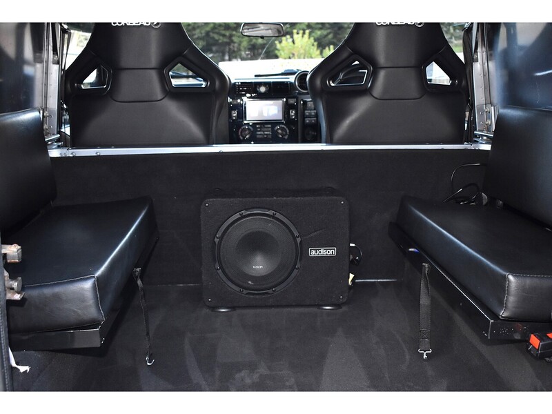 Land Rover Defender 90 TDCi County Commercial - U1356