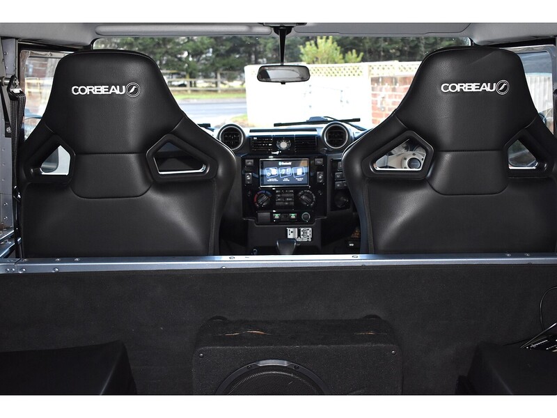 Land Rover Defender 90 TDCi County Commercial - U1356