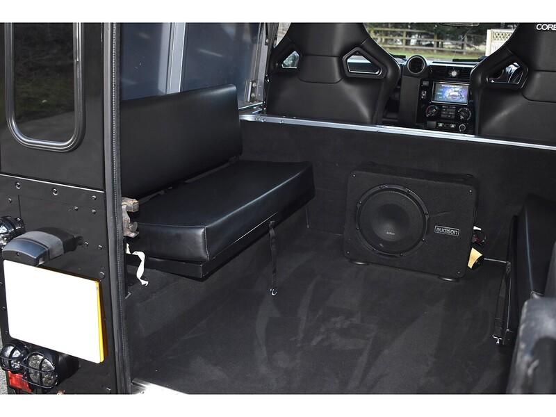 Land Rover Defender 90 TDCi County Commercial - U1356
