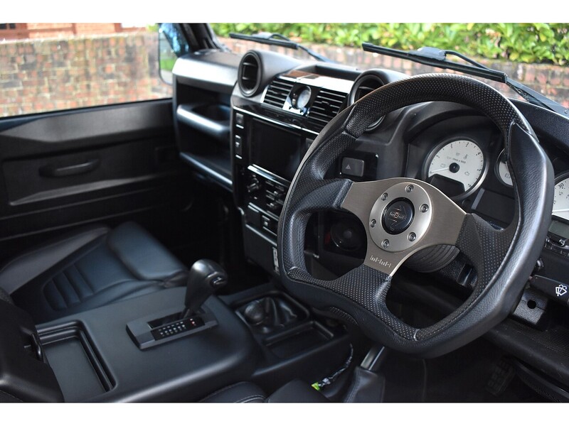 Land Rover Defender 90 TDCi County Commercial - U1356