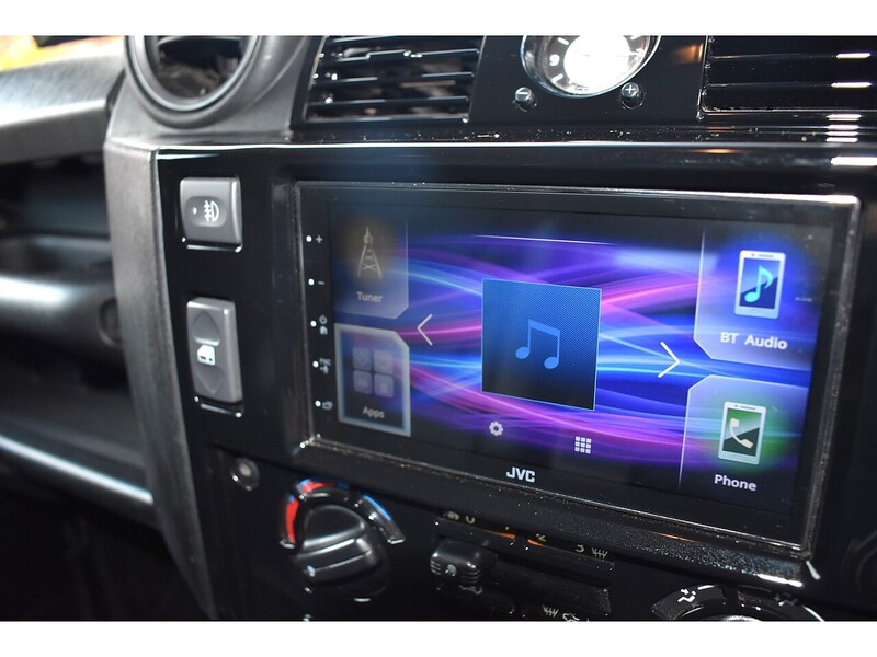 Land Rover Defender 90 TDCi County Commercial - U1356
