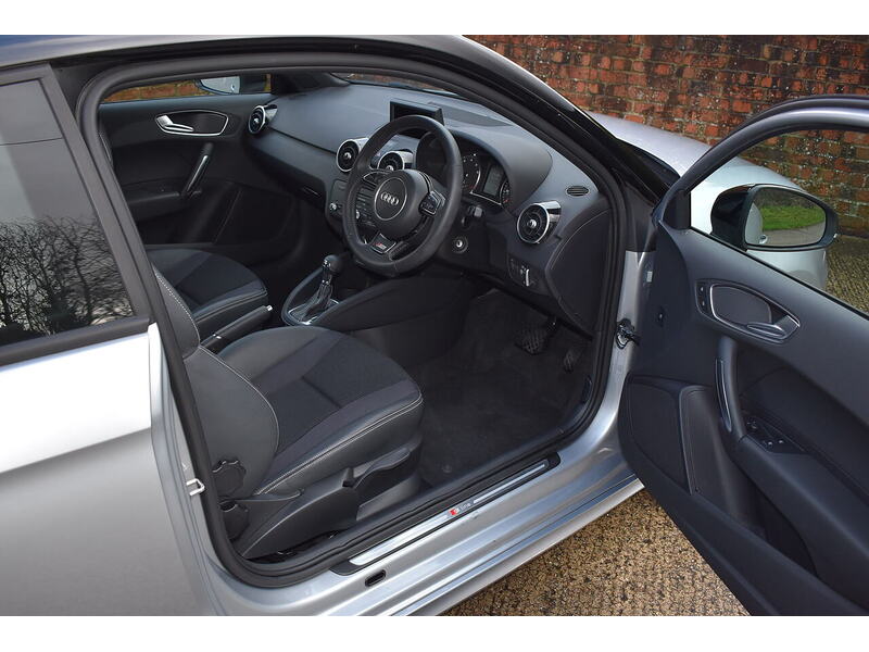 Audi A1 TFSI S line Style Edition - U1449