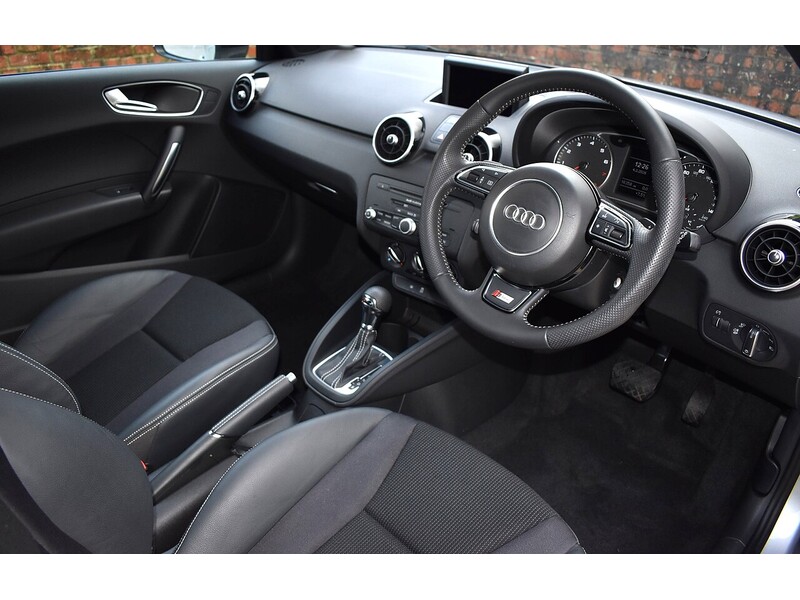 Audi A1 TFSI S line Style Edition - U1449