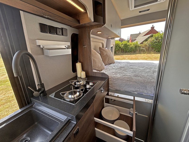 Robeta Adonis 4WD Four Wheel Drive - N470
