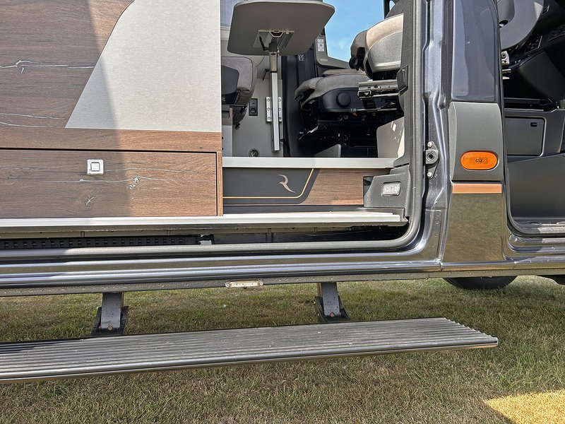 Robeta Adonis 4WD Four Wheel Drive - N470