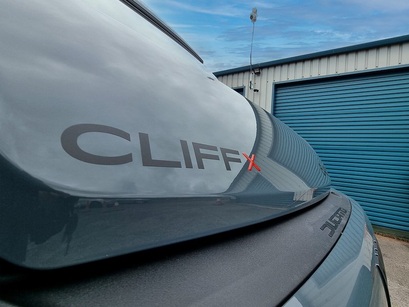 Sunlight Cliff 640 X  - N527