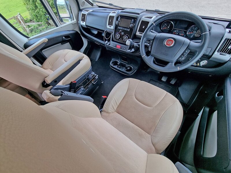 Adria Coral XL Coral XL Plus 670 SP - U420