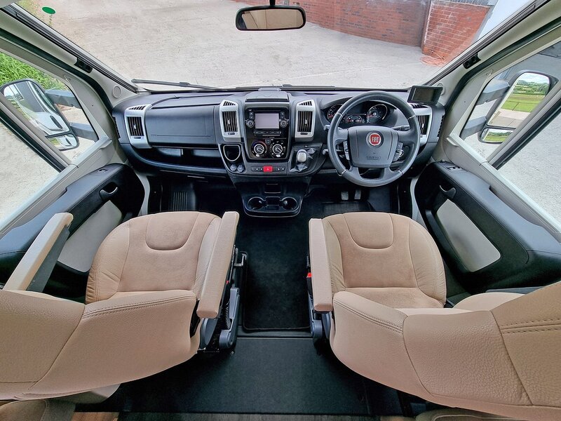 Adria Coral XL Coral XL Plus 670 SP - U420