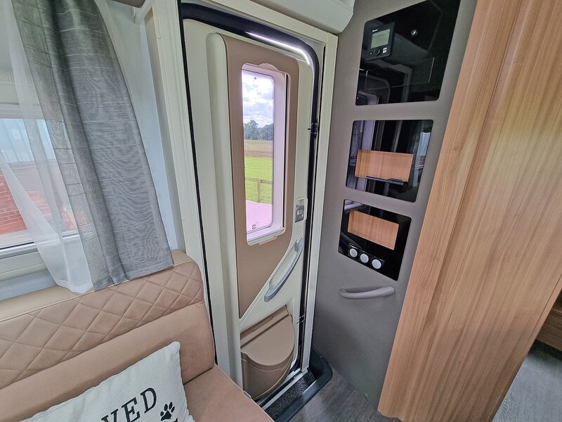 Adria Coral XL Coral XL Plus 670 SP - U420