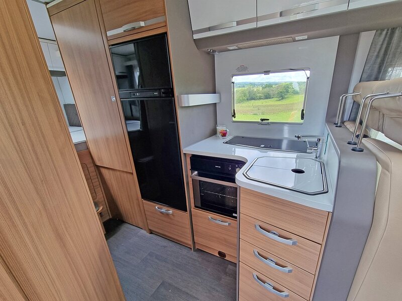 Adria Coral XL Coral XL Plus 670 SP - U420