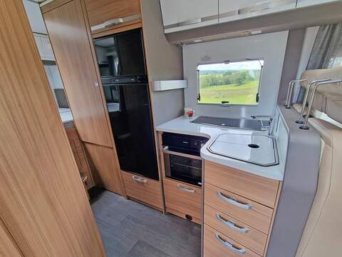 Adria Coral XL Coral XL Plus 670 SP - U420