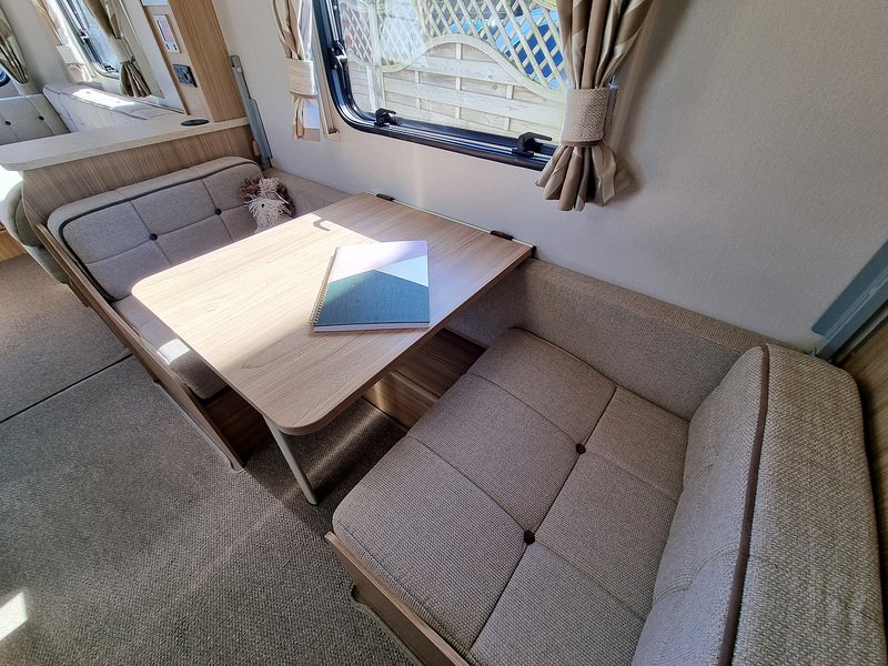 Coachman Pastiche 520/4  - U539