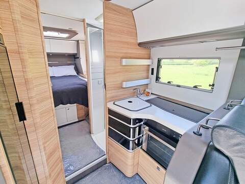 Adria Sonic Supreme 710 SC - U550