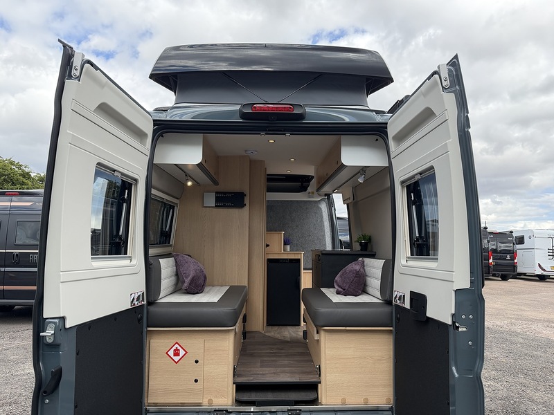 Sunlight Cliff Vanlife  - U554